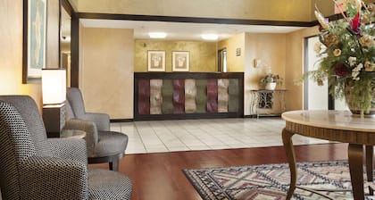 Super 8 by Wyndham Milwaukee Airport