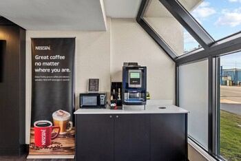Coffee service at Ramada by Wyndham Niagara Falls Near the Falls