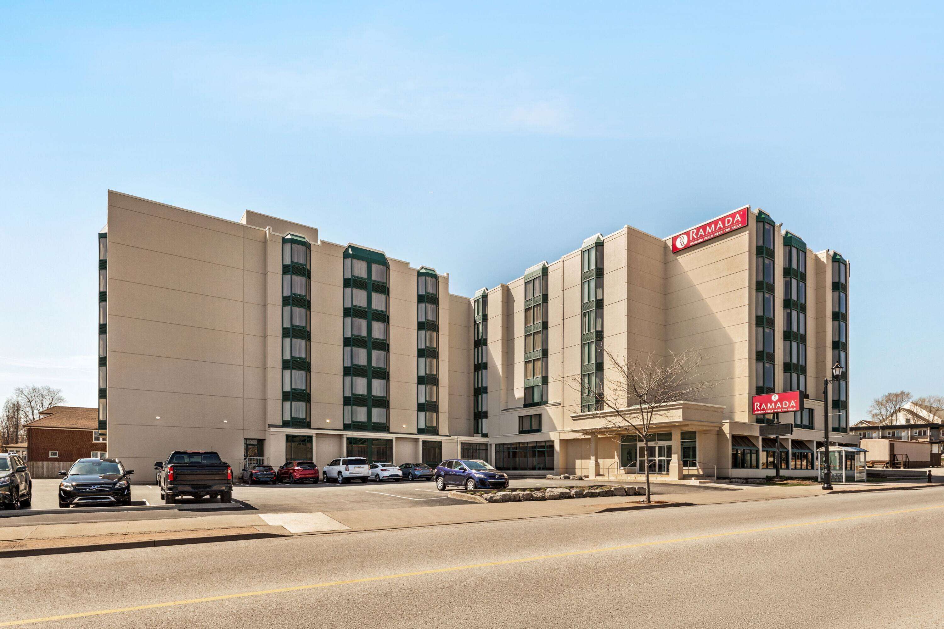 Foto - Ramada By Wyndham Niagara Falls near the Falls