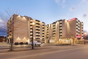 Hotel Exterior at Ramada by Wyndham Niagara Falls Near the Falls