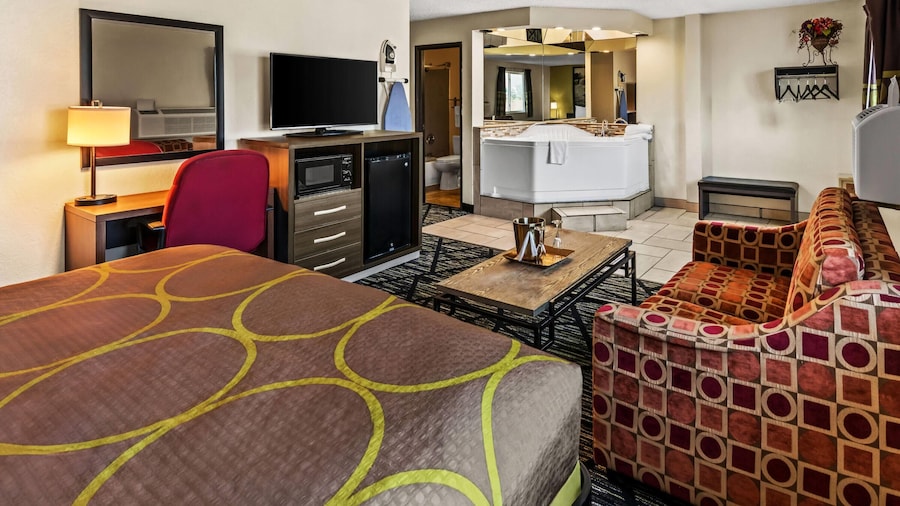 Super 8 by Wyndham Independence Kansas City