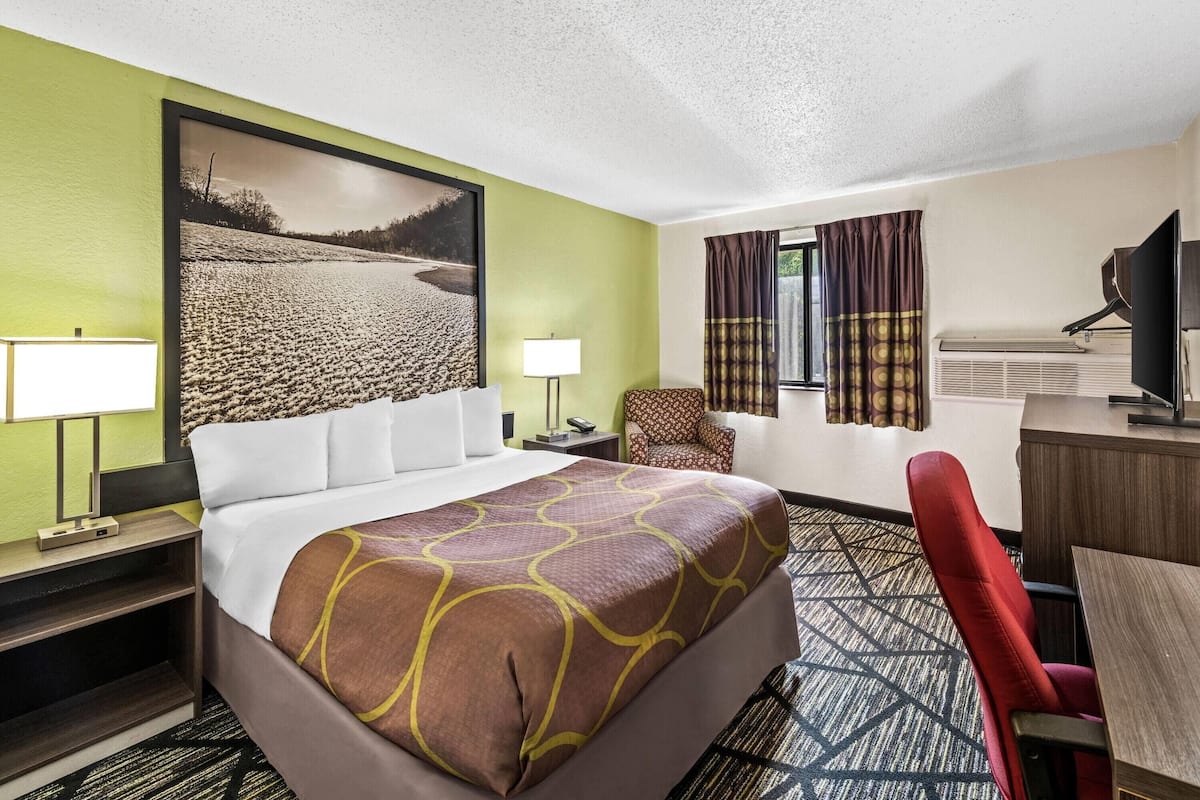 In-room safe, desk, blackout drapes, cribs (free)