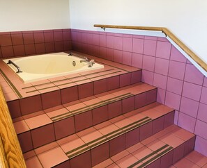Suite monolocale, 1 letto king, non fumatori | Vasca idromassaggio