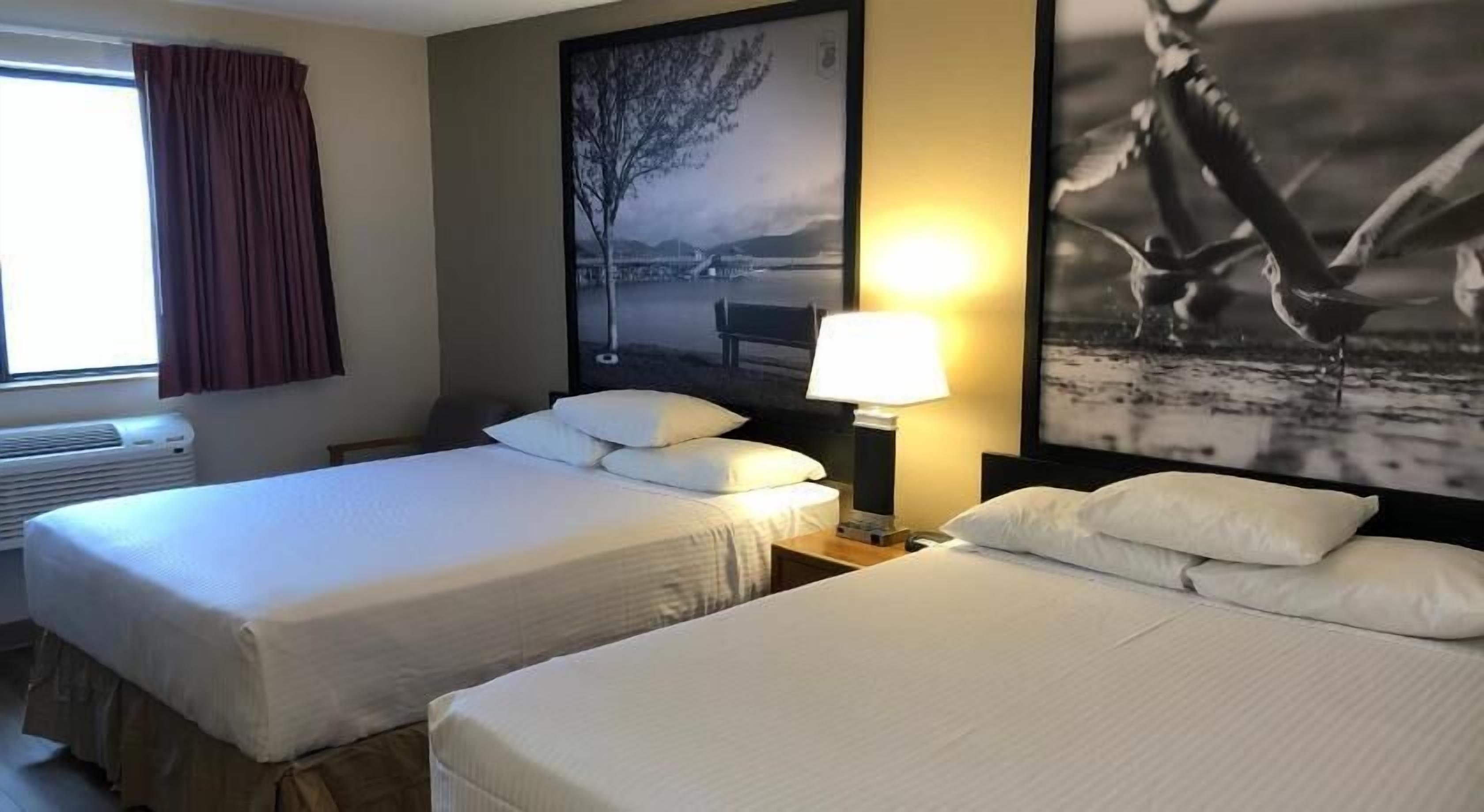 Bureau, espace de travail pour ordinateur portable, rideaux occultants