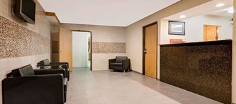 Super 8 by Wyndham Mentor/Cleveland Area