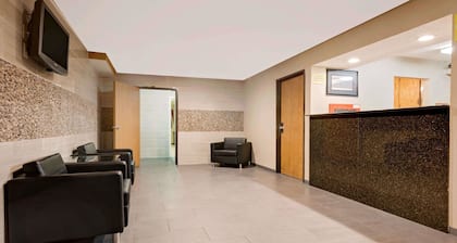 Super 8 by Wyndham Mentor/Cleveland Area