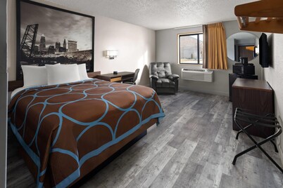 Super 8 by Wyndham Mentor/Cleveland Area