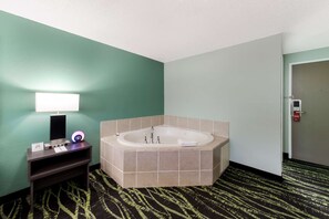 Suite, 1 Queen-Bett, Nichtraucher | Zimmerausstattung
