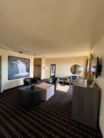 Suite, 1 cama de matrimonio grande, no fumadores (1 Bedroom) | Tabla de planchar con plancha, cunas gratuitas, wifi gratis