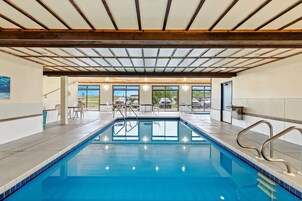 Una piscina cubierta