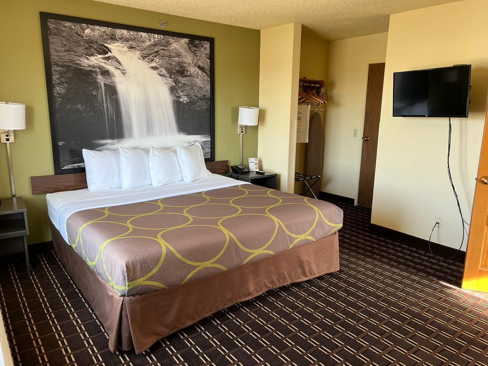 Iron/ironing board, free cots/infant beds, free WiFi, bed sheets