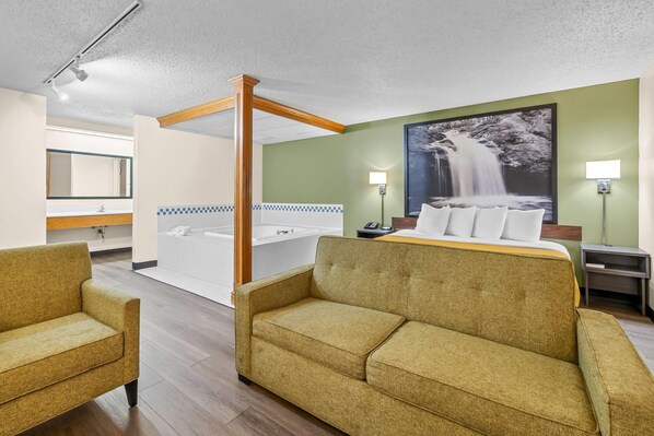 开间套房, 1 张特大床, 无烟房 | 熨斗/熨衣板、免费婴儿床、免费 WiFi、床单