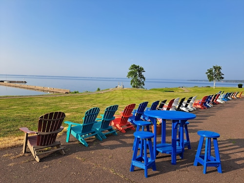 The Washburn Inn - On the Lake