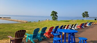 The Washburn Inn - On the Lake