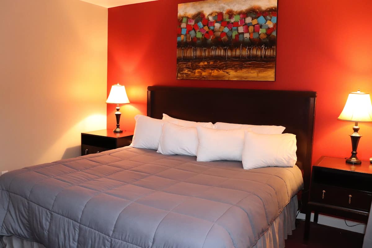 20 bedrooms, individually furnished, desk, laptop workspace