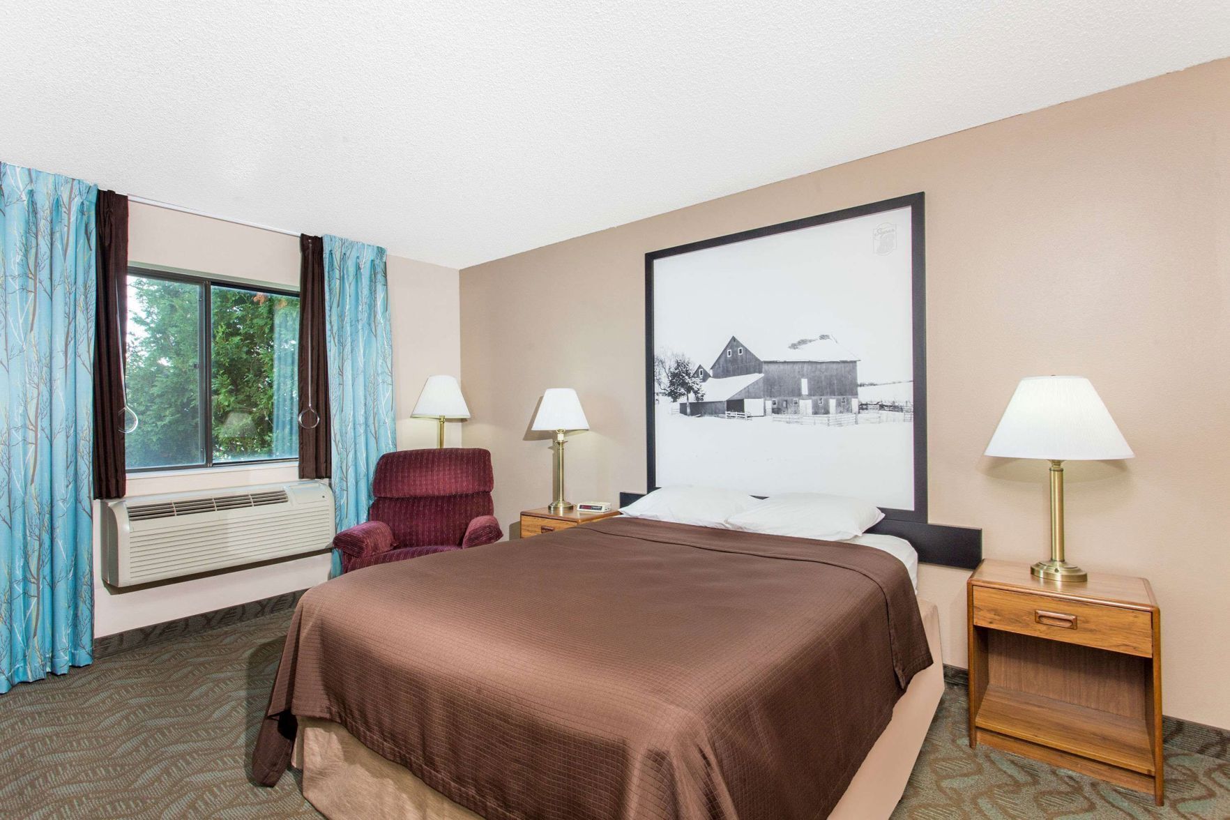 Hypo-allergenic bedding, in-room safe, individually decorated