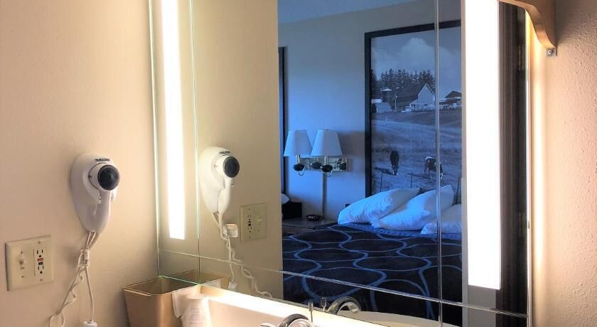 Hypo-allergenic bedding, in-room safe, individually decorated