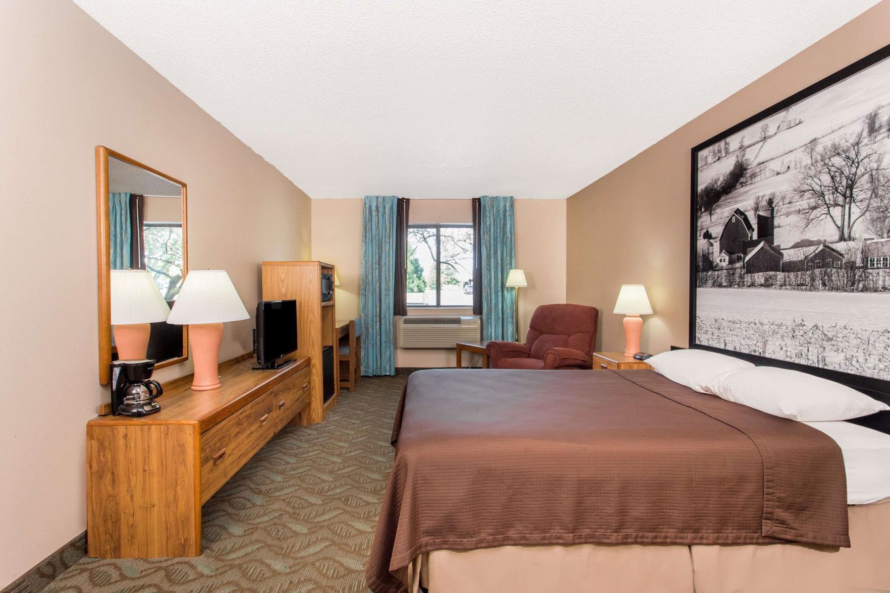 Hypo-allergenic bedding, in-room safe, individually decorated