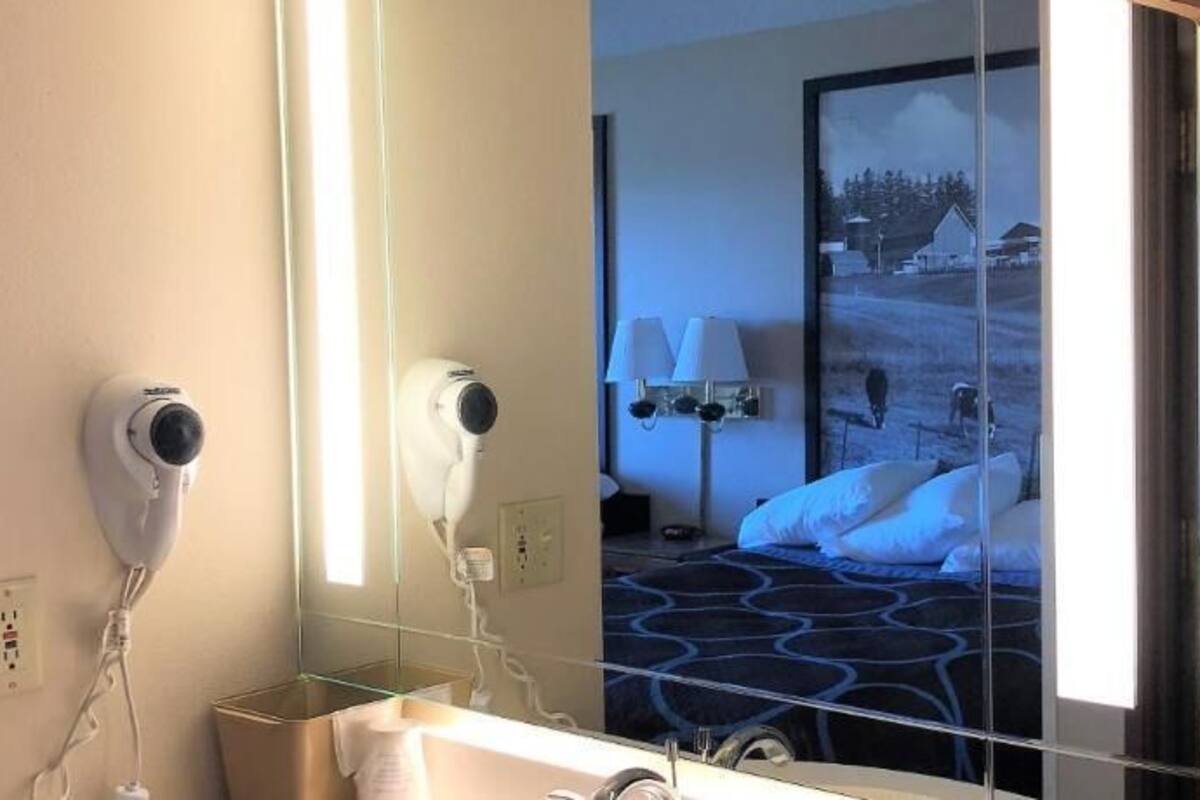 Hypo-allergenic bedding, in-room safe, individually decorated