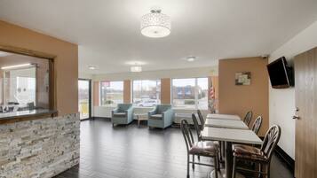 Free daily continental breakfast