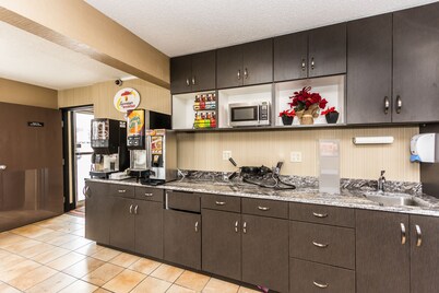 Super 8 by Wyndham Grand Forks