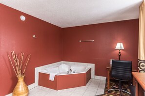 Ensemble douche/baignoire, articles de toilette gratuits, sèche-cheveux