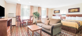 Super 8 by Wyndham Grand Forks