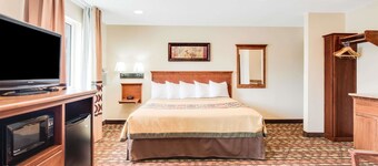 Super 8 by Wyndham Grand Forks