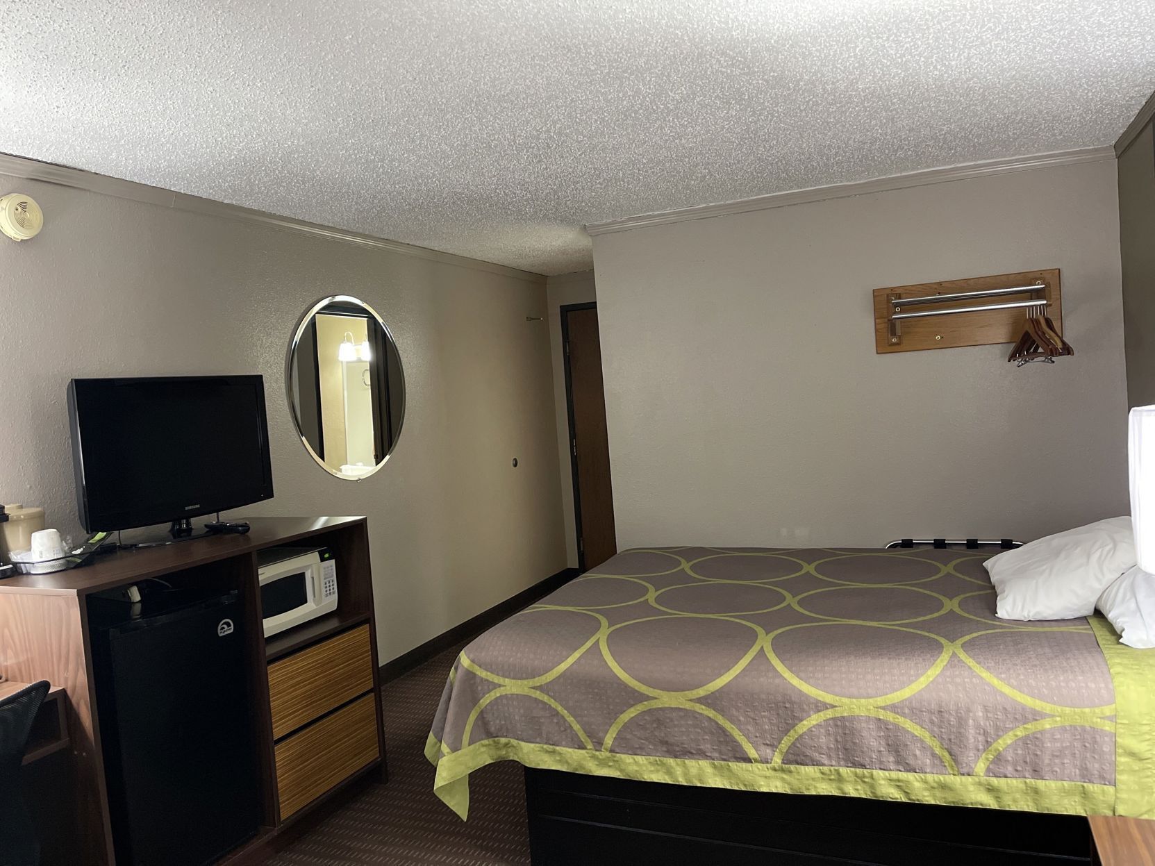 2 chambres, coffre-fort, bureau