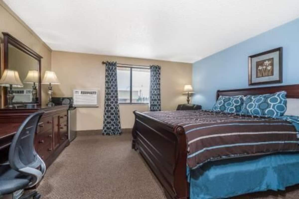 2 bedrooms, in-room safe, desk, laptop workspace