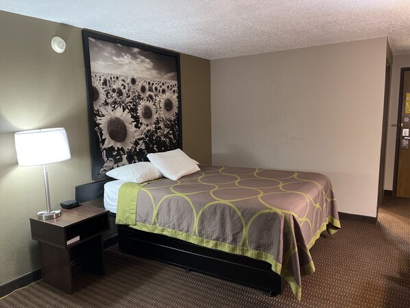 Standard Room, 1 Queen Bed