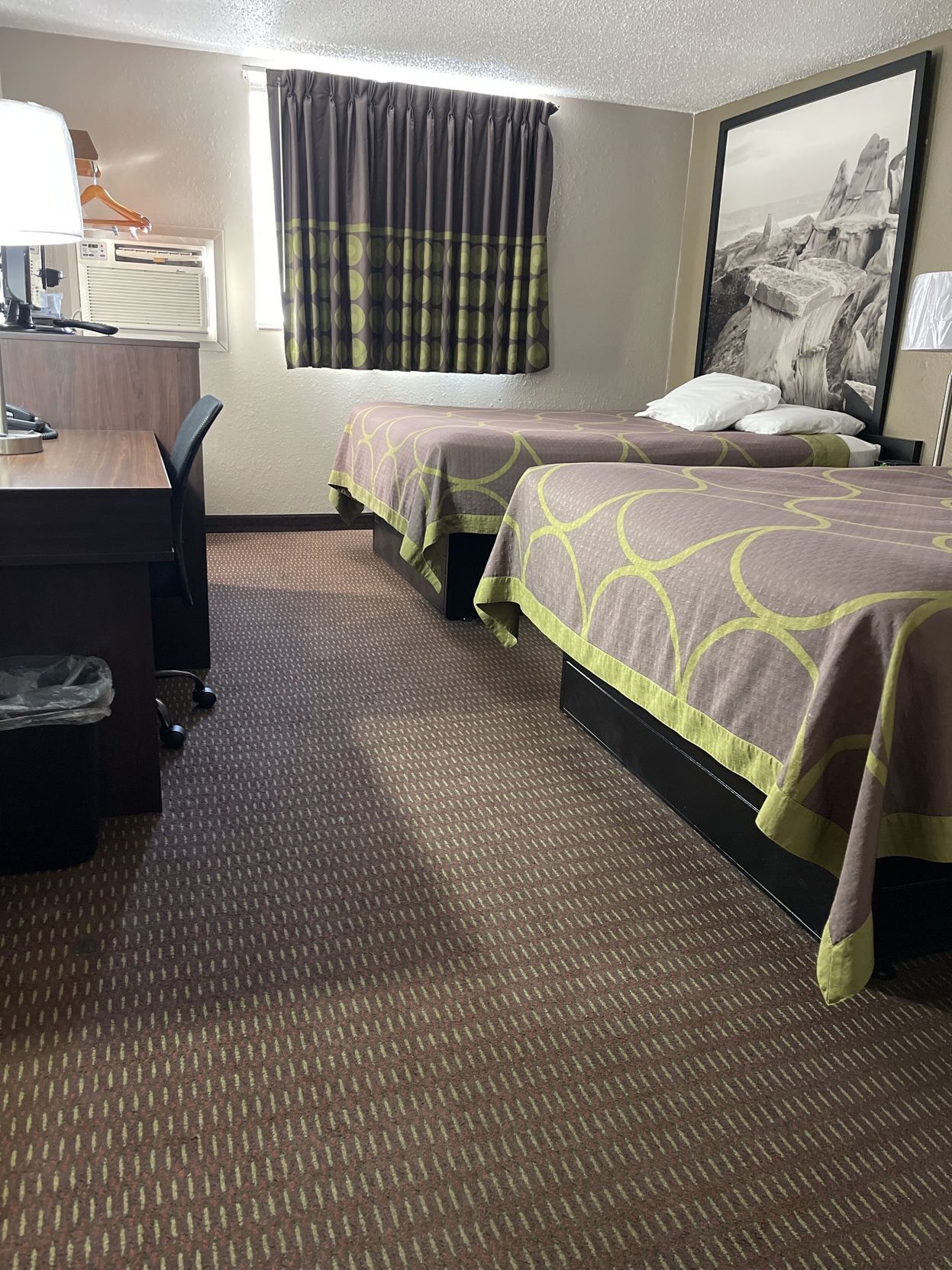2 chambres, coffre-fort, bureau