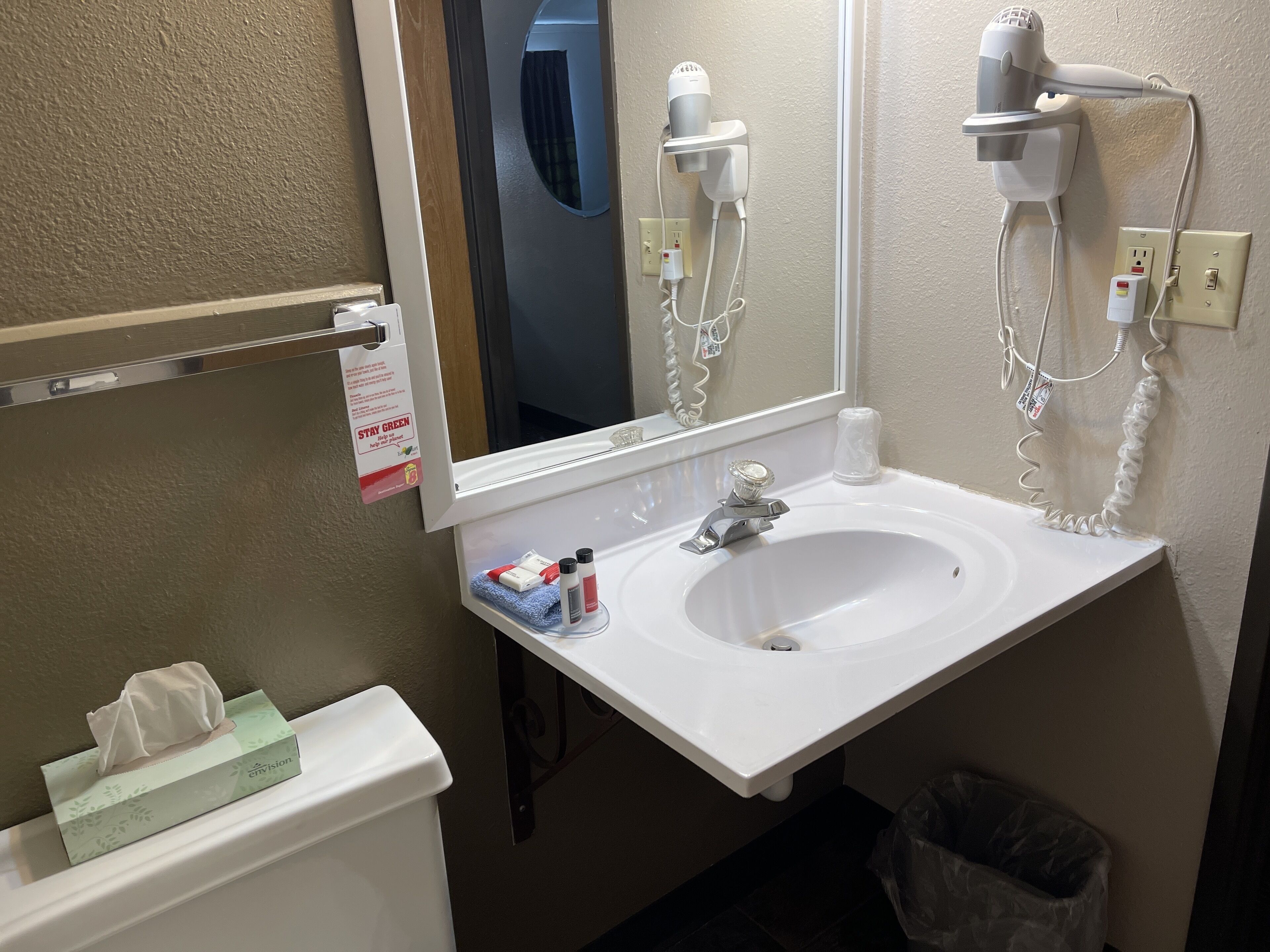 combined shower/bathtub, free toiletries, hair dryer, towels