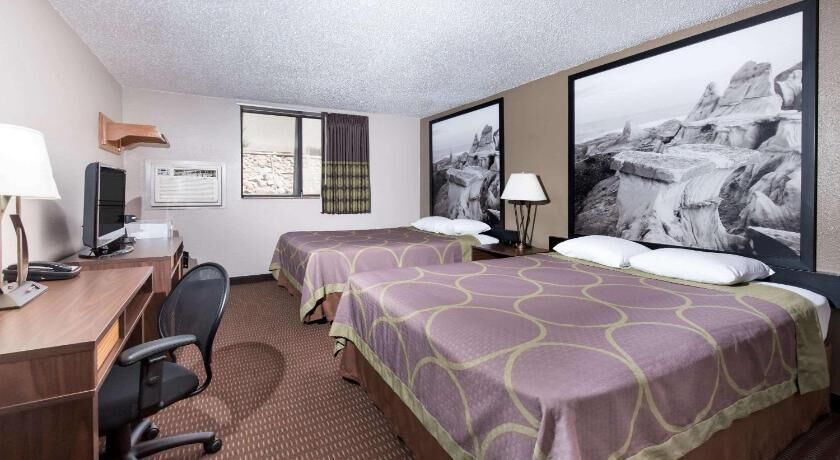2 chambres, coffres-forts dans les chambres, bureau