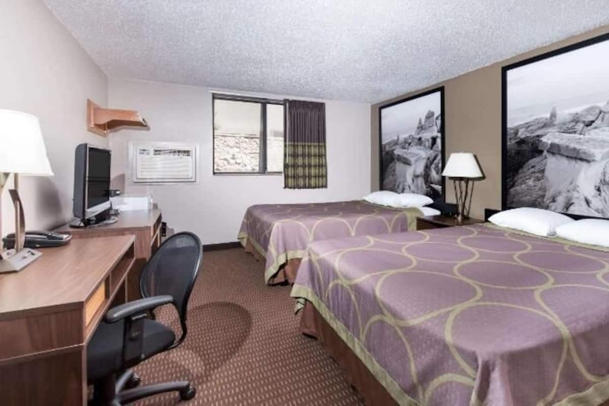 2 bedrooms, in-room safe, desk, laptop workspace
