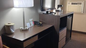 2 bedrooms, in-room safe, desk, laptop workspace