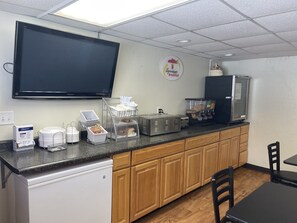 Free daily buffet breakfast 