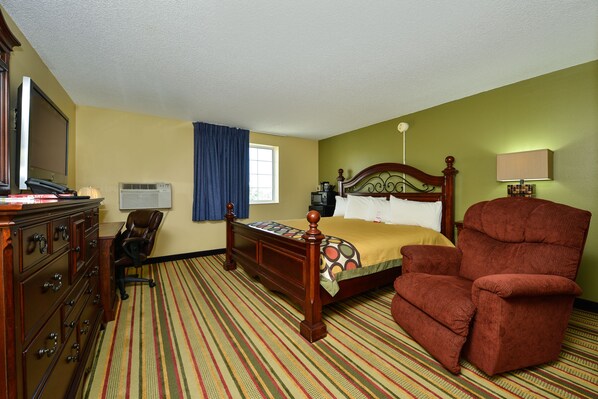 Skrivbord, arbetsyta för laptop och mörkläggningsgardiner