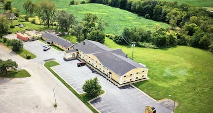 Super 8 by Wyndham Higginsville
