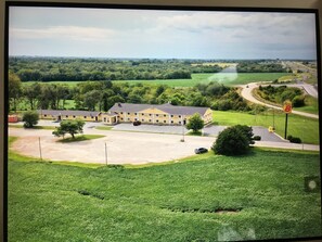 Front of property - Super 8 by Wyndham Higginsville (Higginsville)