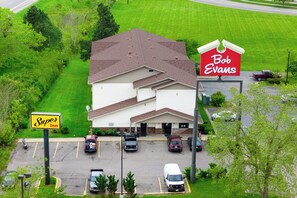 Exterior - Super Inn by OYO Lansing MI (Lansing)