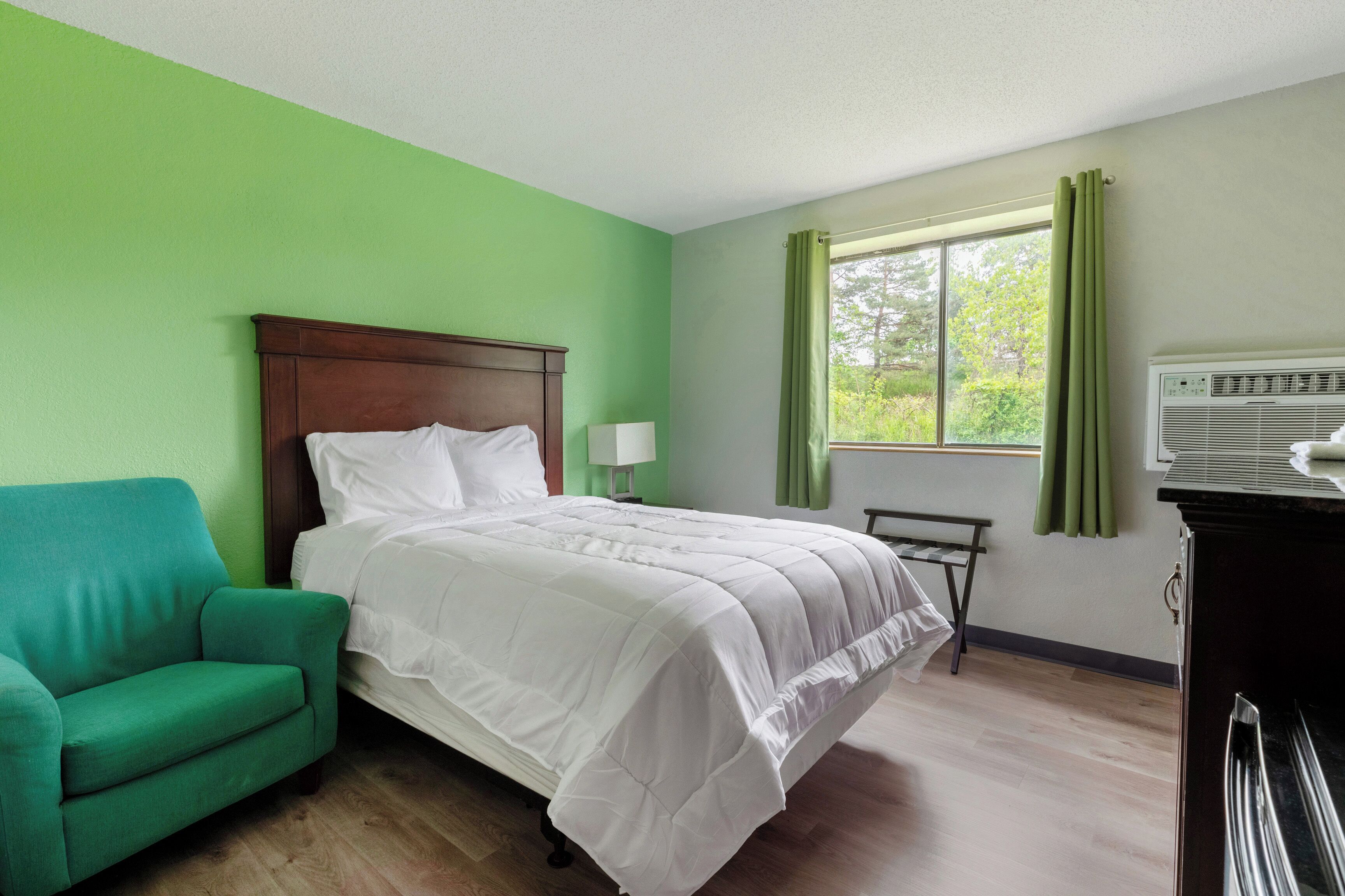 Room, 1 Double Bed, Non Smoking | Desk, free WiFi, bed sheets, alarm clocks