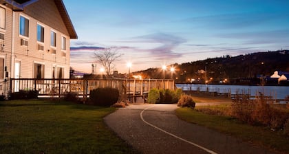 Super 8 by Wyndham Houghton