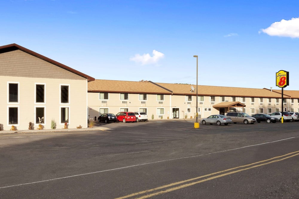 Super 8 by Wyndham Houghton