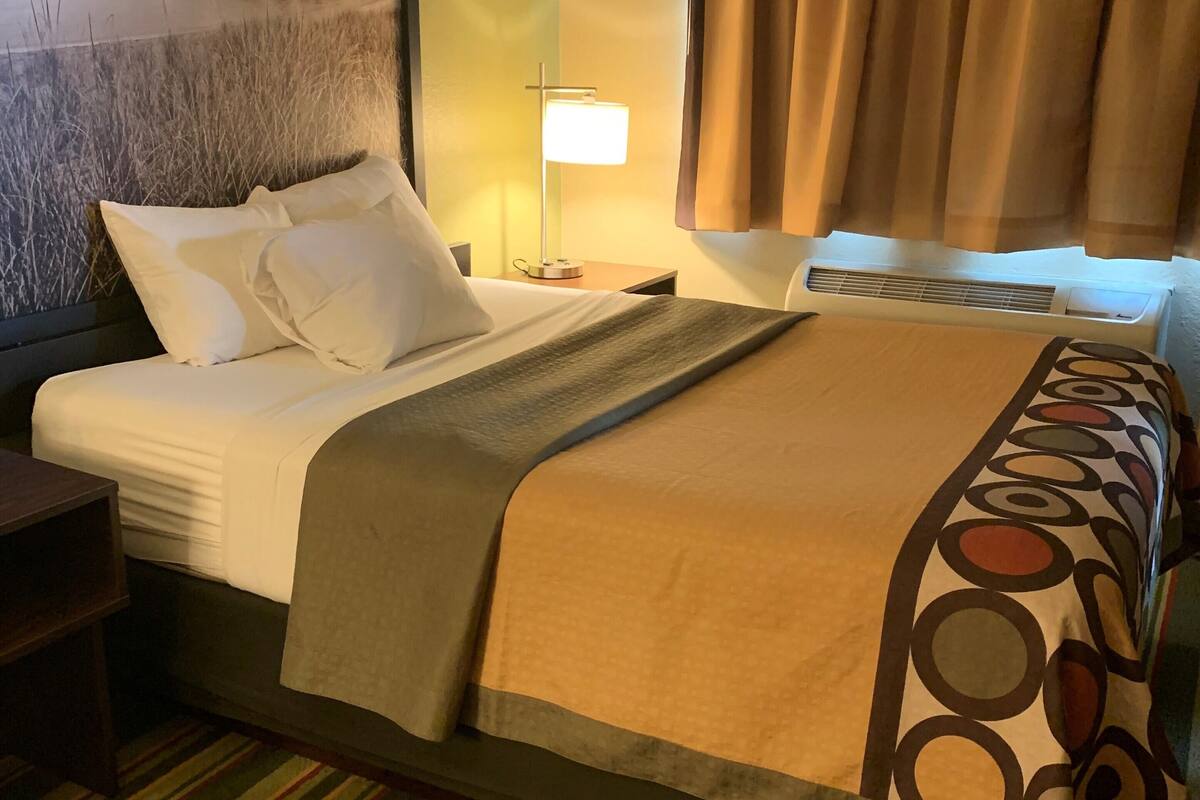 desk, iron/ironing board, cots/infant beds, rollaway beds