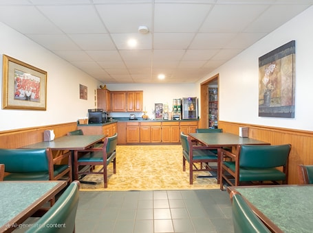 Free daily continental breakfast. American Inn