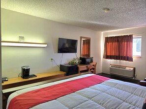 Room, 1 King Bed - American Inn (Ozark)