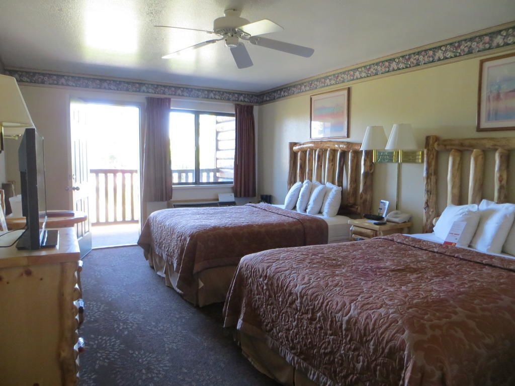Desk, cots/infant beds, rollaway beds, free WiFi