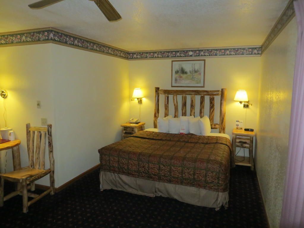 Desk, cots/infant beds, rollaway beds, free WiFi