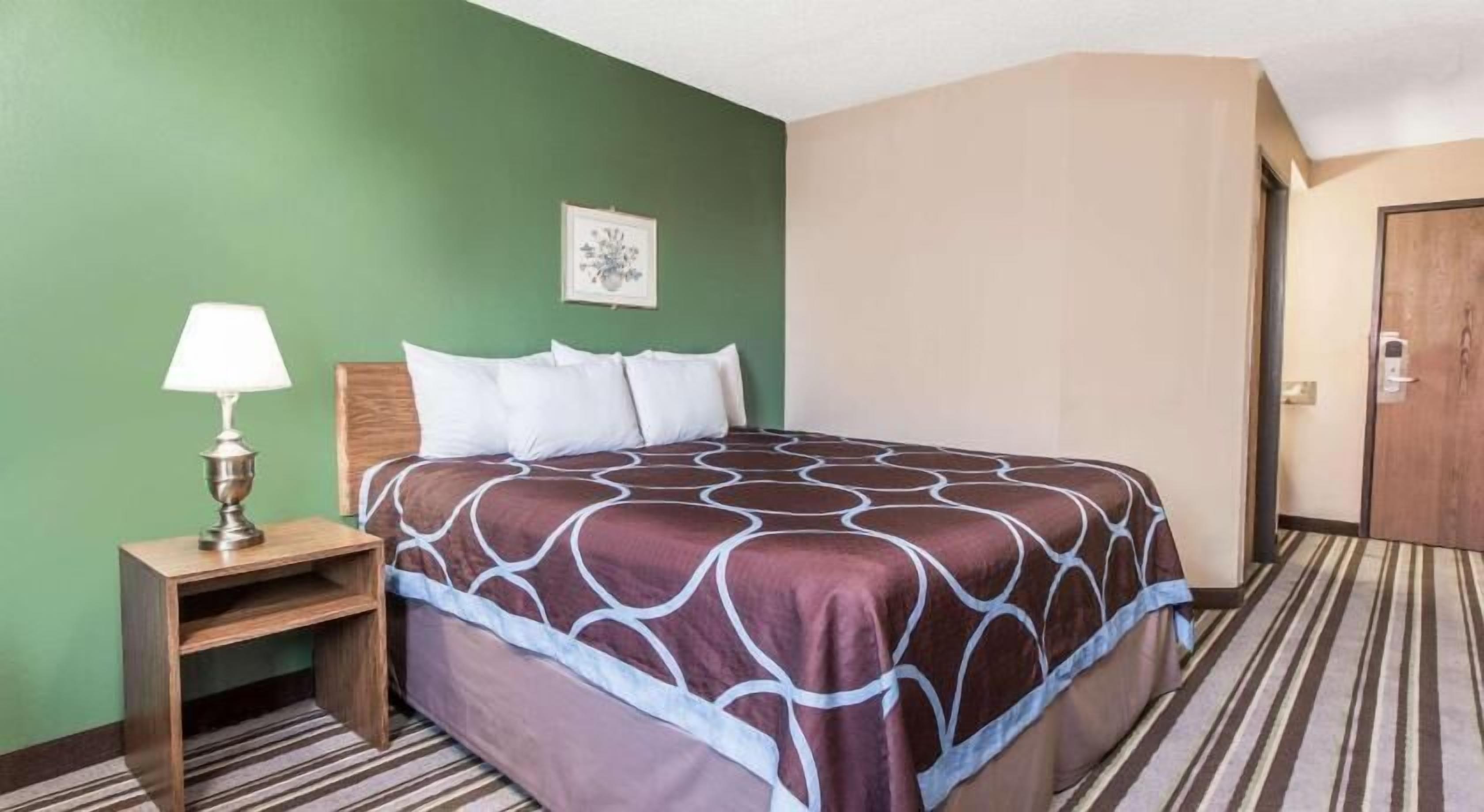 ستائر تعتيم ومكواة/لوح كي وأسرّة أطفال/رضّع (مجانًا) وأسرّة قابلة للطي